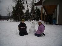 buck lake cottage rental 7 Kids building snowman